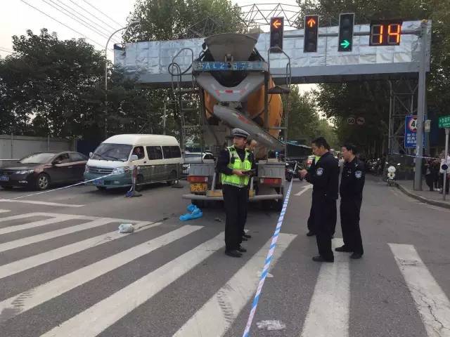 24小时,南京四起交通事故造成5人死亡.