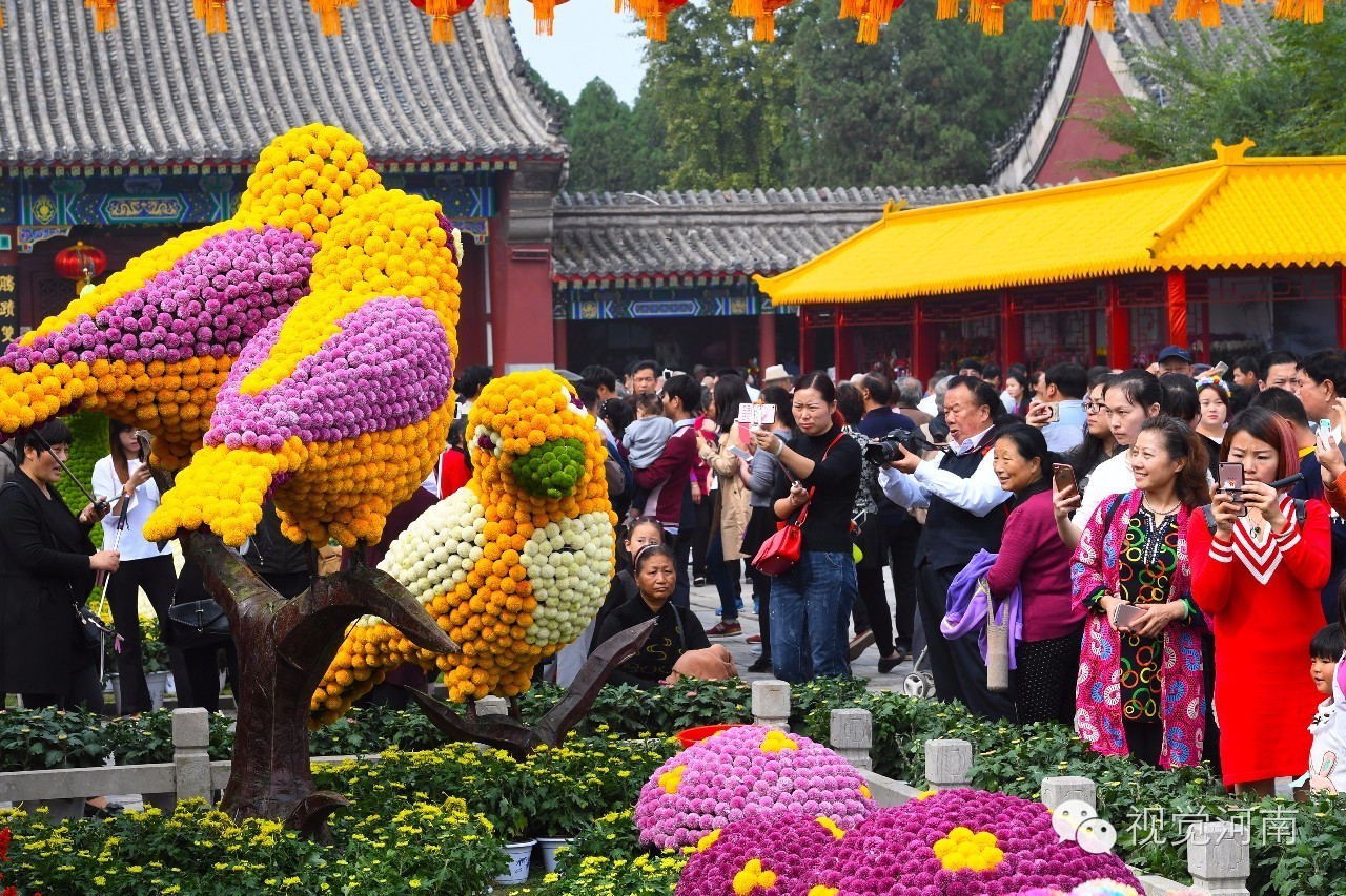 本届菊花文化节布展以"菊韵开封,美丽中国"为主题,推出32项重要活动