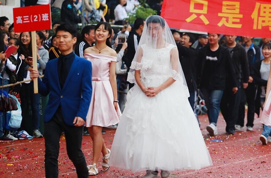 学生装婚纱照_婚纱照风格