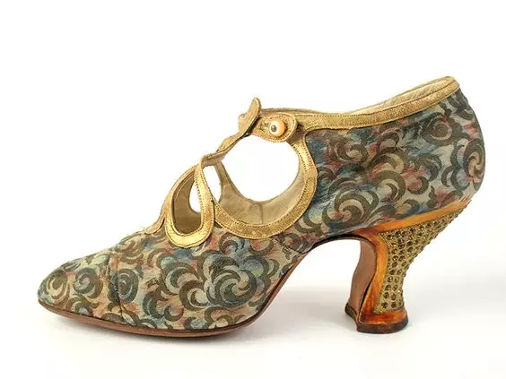 古代的鞋子