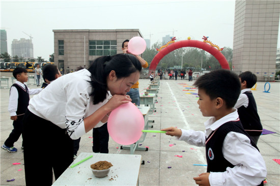 盱眙县第一小学举办第二届吉尼斯亲子运动会 图4
