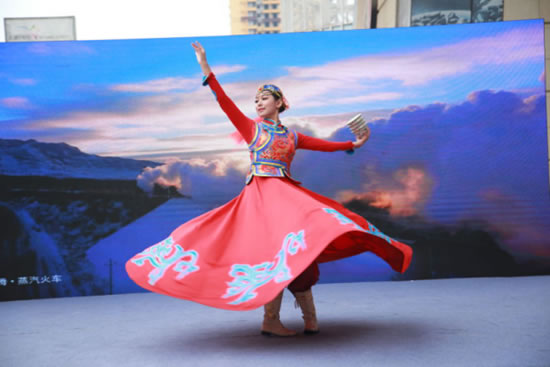 走遍中国 内蒙古冬季旅游万里巡回展亮相西安