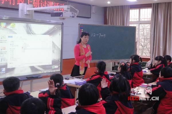 家门口的好学校好校长三角塘小学校长张羽飞用排球打出学校特色