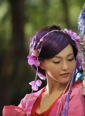 同样的霸气紫发色,唐嫣变身土包,张雨绮最女神