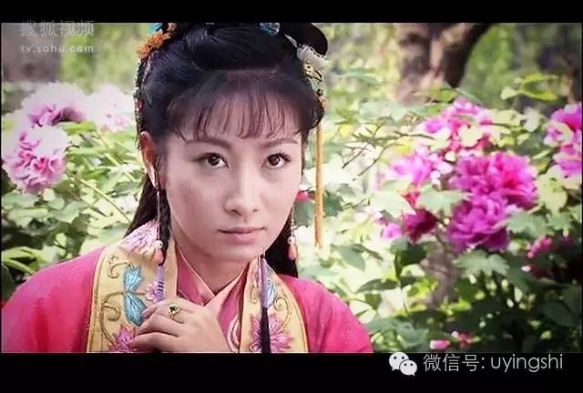 中出演晴美一角,之后还在《黛玉传》中参演了精明能干的贾探春;在《爱