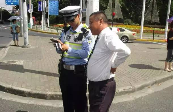 上海交警追捕克隆车场面如大片!燃爆朋友圈!网