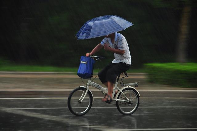 雨天骑车6点注意事项