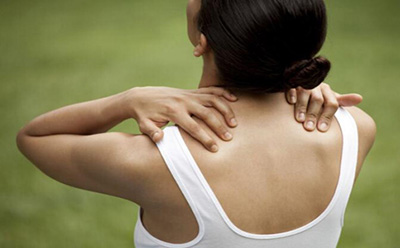 肩膀疼痛难耐?专家教您6个简单动作消除肩痛