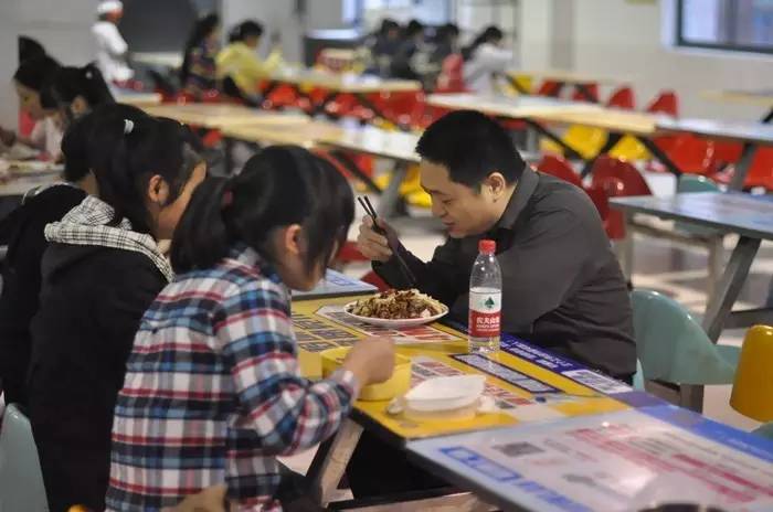 食堂味道肯定不赖吧 下次一定去尝尝 湖南财政经济学院