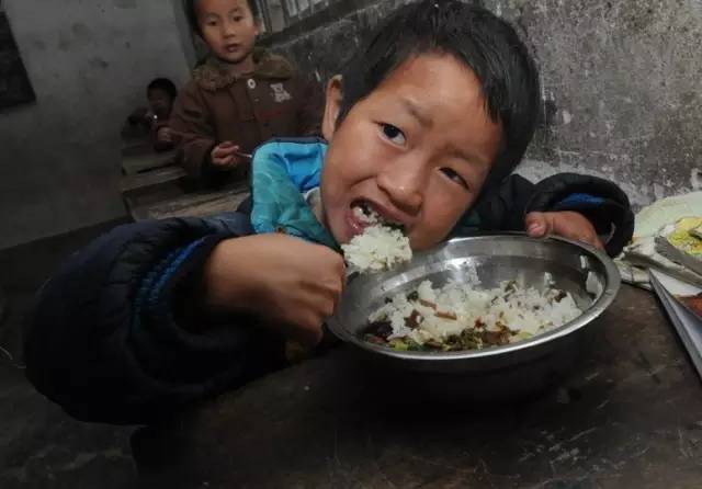 中国饥饿人口分布_...名的不毛之地,饥饿人数庞大,中国人去后大变样(3)