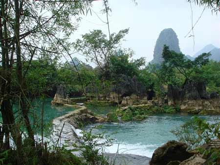 旅游       为龙洪自然风景区的主要组成部门.