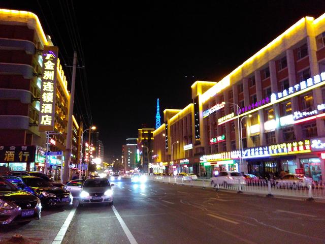 延吉的出租司机说,夜景是延吉市的一大特色,我因此特意拍了张局子