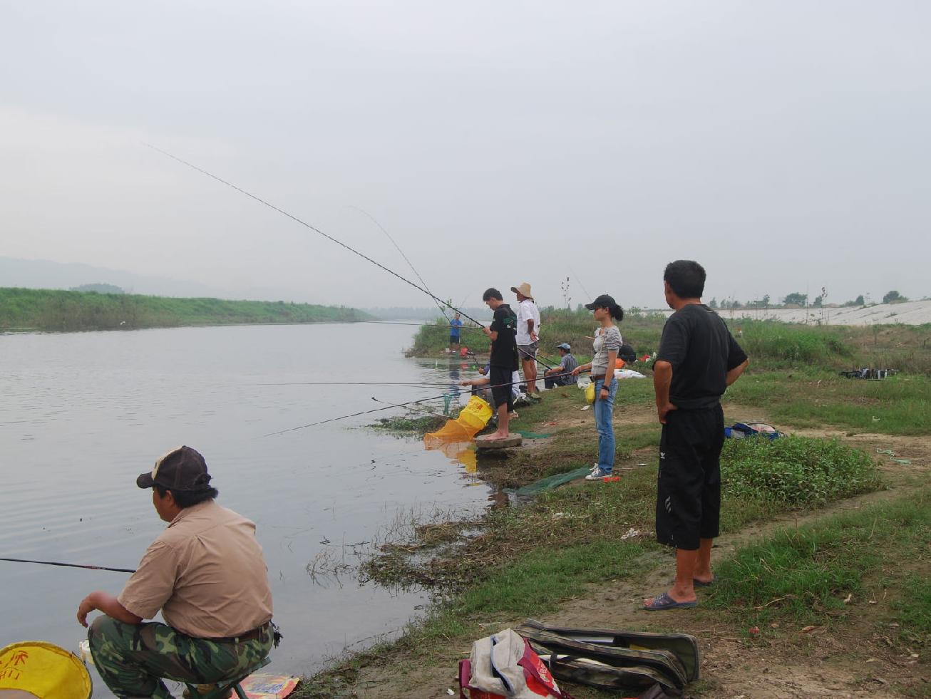 站在河里钓鱼的人早上钓鱼溪流无摄影图配图高清摄影大图-千库网