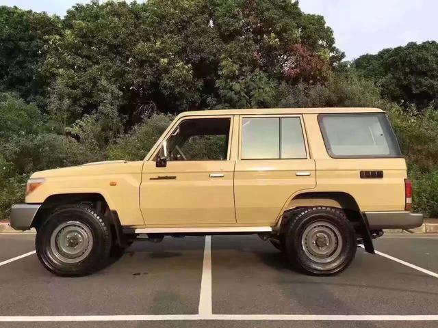 陆巡的经典兰德酷路泽landcruiser76柴油版