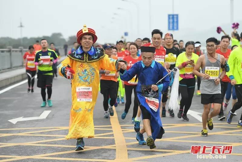 2016长马美女,犀利哥,二师兄,搞怪集锦~你确定这是在跑马拉松吗?