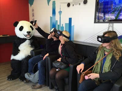 熊猫快铁 穿越成都成都VR城市宣传活动走进