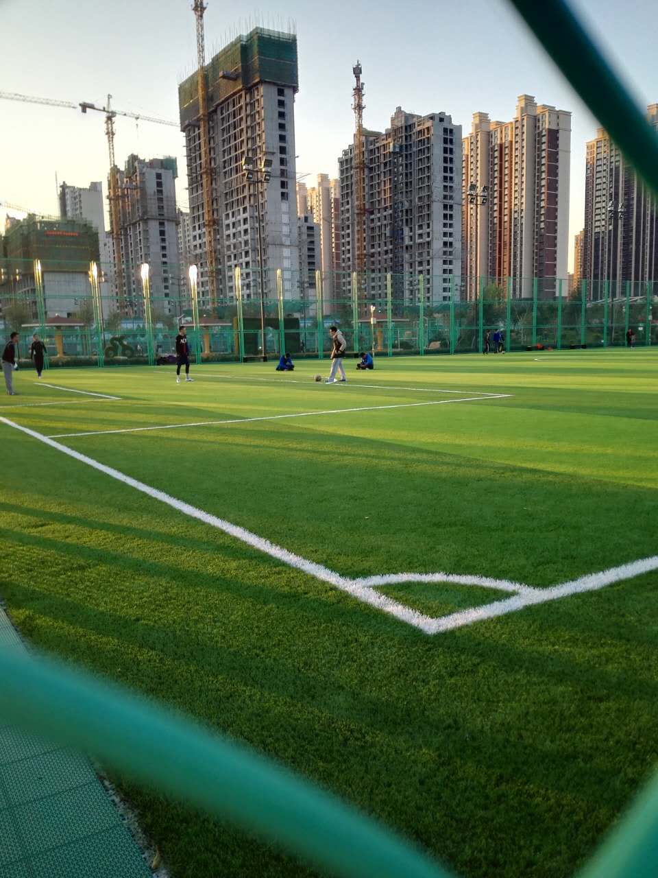 石家庄公园里可以踢足球体育公园启用