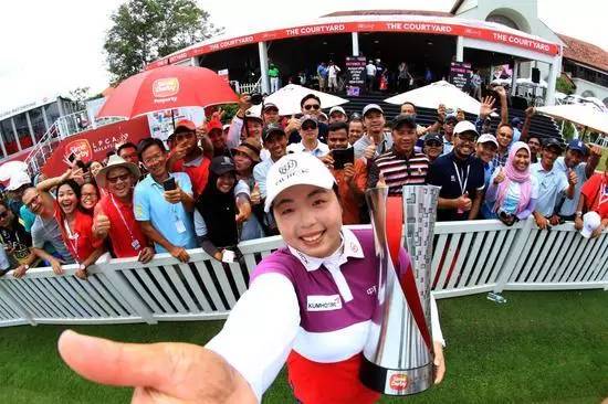 【组图】马来西亚LPGA赛冯珊珊3杆大胜 赢个