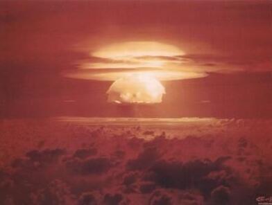 大伊万是一枚三相氢弹(三个反应阶段),虽然说它的爆炸威力被削减为