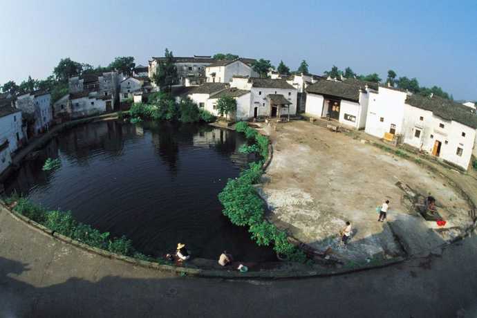 池是诸葛八卦村的核心所在,也是布列"八阵图"的基点.