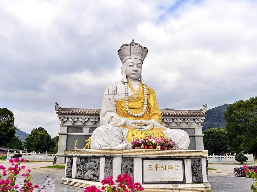 蛇穴宝地香火鼎盛的三平寺