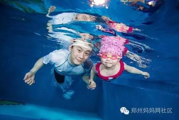 郑州这家冬天超火的亲子游泳馆,一节课竟要52
