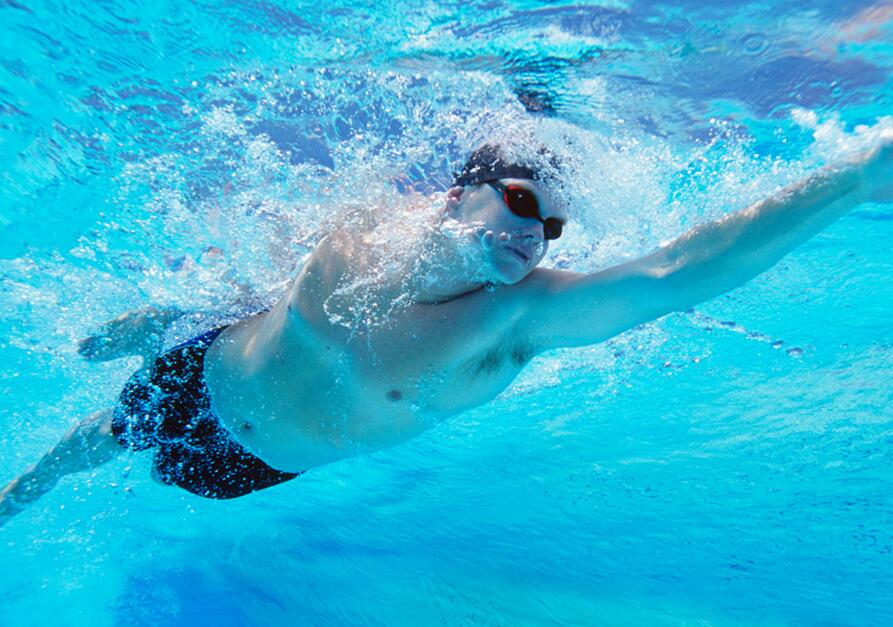 最完整自由泳呼吸大法 不换气时保持头部稳定