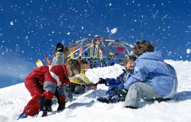 11、12月带孩子去哪玩?滑雪、赏枫、登山,亲