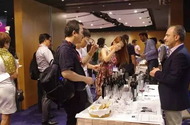 露喜龙葡萄酒协会来华,武汉、哈尔滨品鉴会火