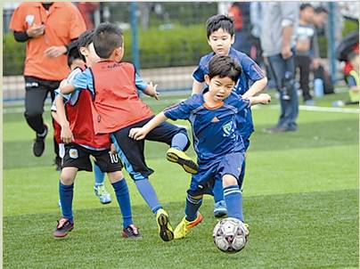 赛事汇|青岛再办幼儿足球赛 近300名小将参加