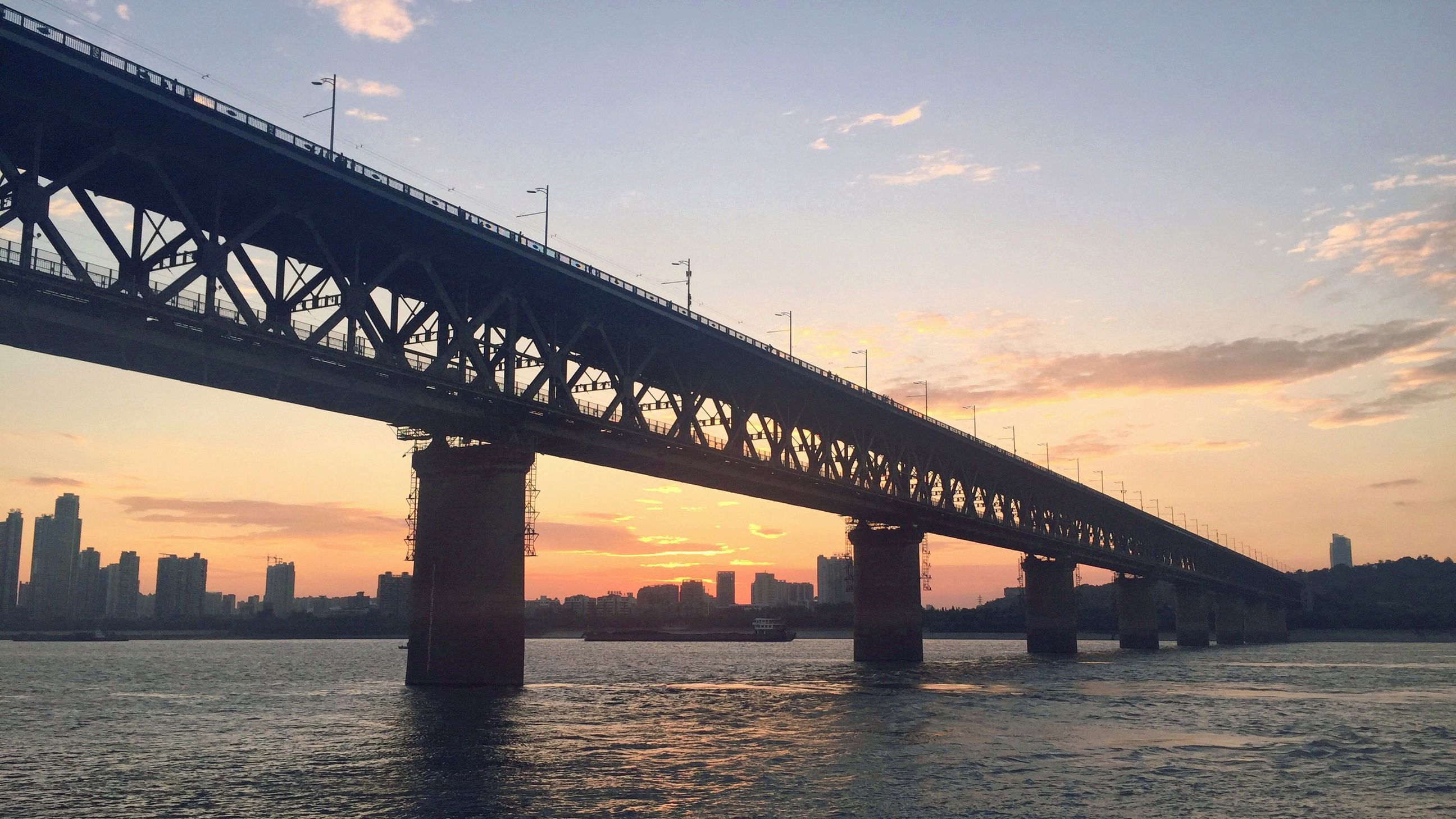 湖北经济总量第二大城市_湖北经济学院(2)