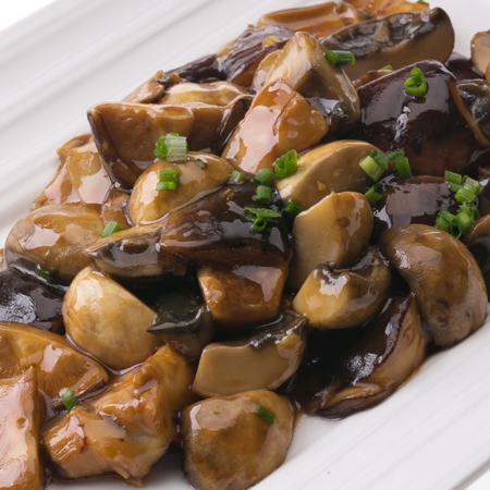 蚝油双菇虽然是素菜,但比肉菜还受欢迎,鲜甜美味