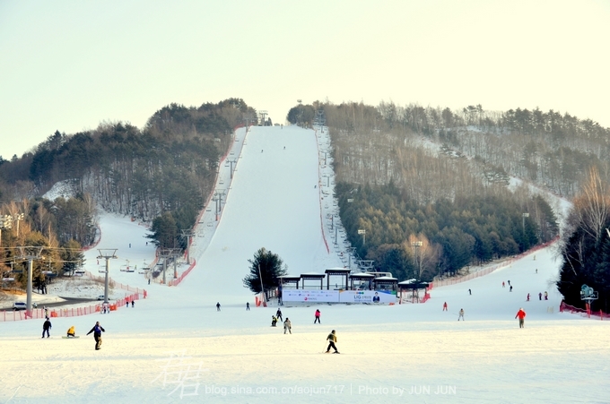 龙平滑雪场:2018年平昌冬季奥运会主要举办地,拥有28条滑雪道和14架