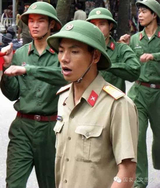 涨姿势 | 越南士兵头戴的绿头盔从何而来?