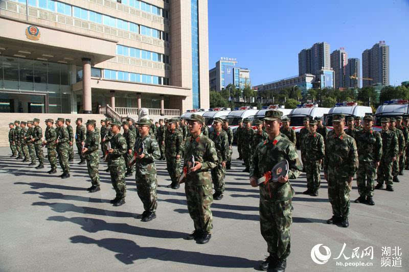 武警十堰市支队举行轻型防暴巡逻车授装接装仪式