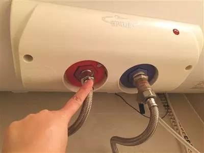 你知道吗?你家的热水器长期不清洗 你相当于每