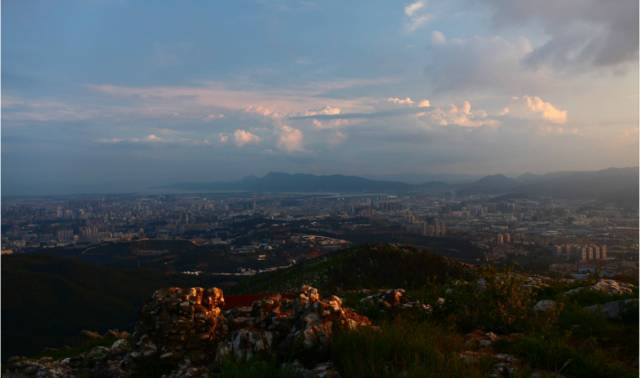 五华山 五华山,昆明城区的最高点.