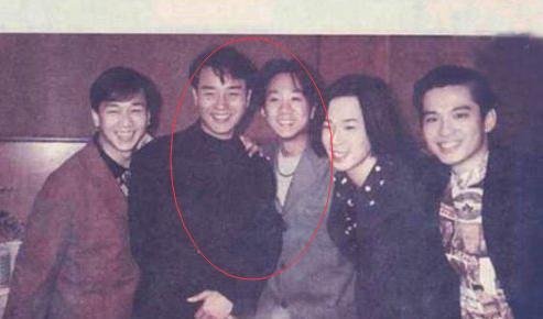 张国荣与黄家驹唯一的一张合照,当时两人在香港乐坛的影响力之大是