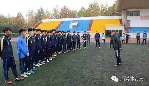 淄博实验中学邀请殷铁生指导校园足球工作