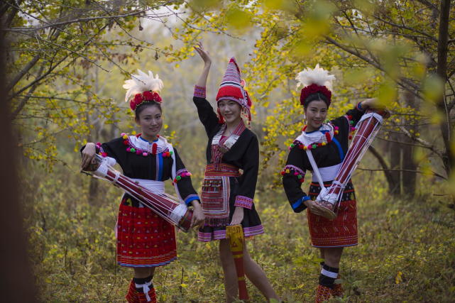 第8届中国连南瑶族艺术节即开幕莎腰妹晒瑶山秋景