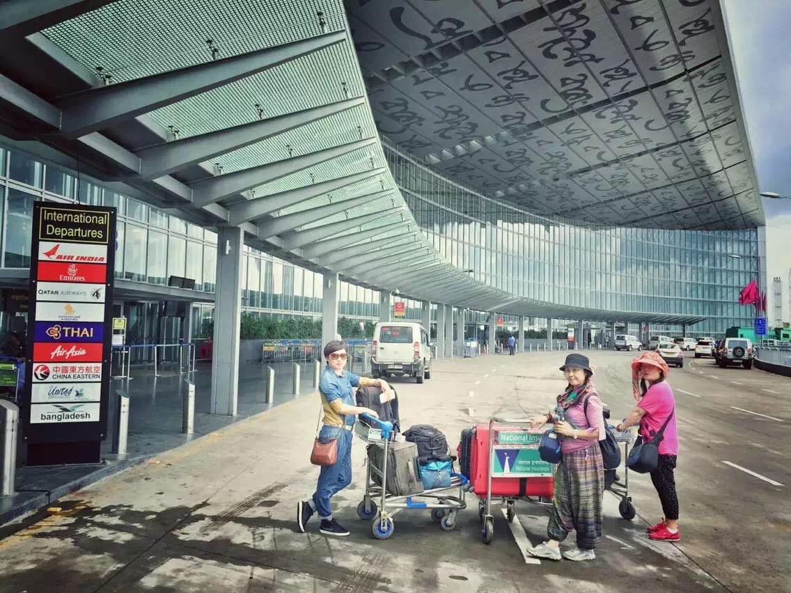 中国女摄影师在印度加尔各答机场遭遇敲竹杠-