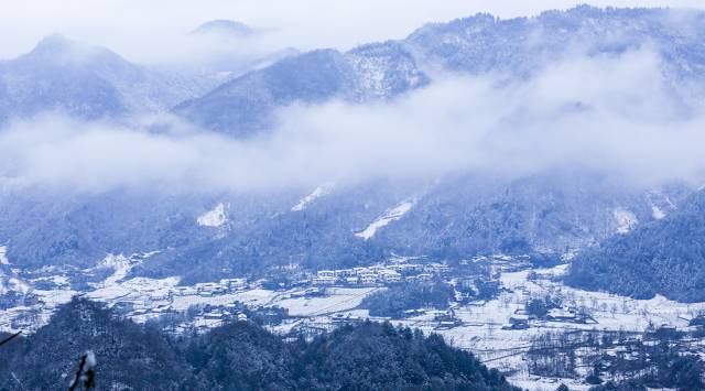 旅游 空山下雪啦正在上演冬季恋歌!