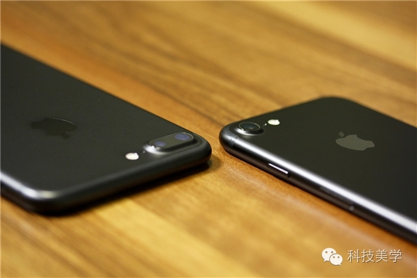 磨砂黑iPhone7杯具了 升级iOS10.2有全新功能