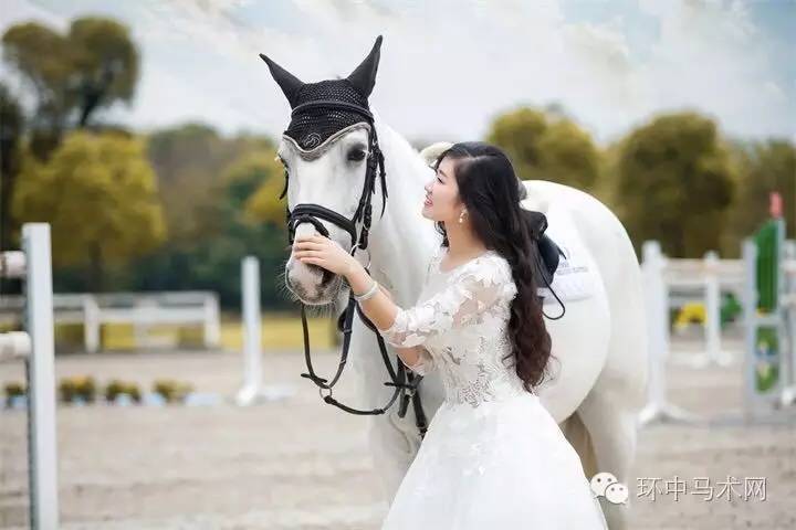 日马夫人的婚纱照_日马夫人