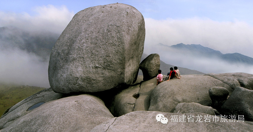 综合    梁野山又称"梁野仙山",是国家aaaa级旅游景区,位居古代武平"