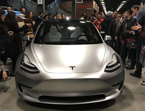 特斯拉Model 3实车亮相 外观酷炫科技感爆表-搜狐汽车