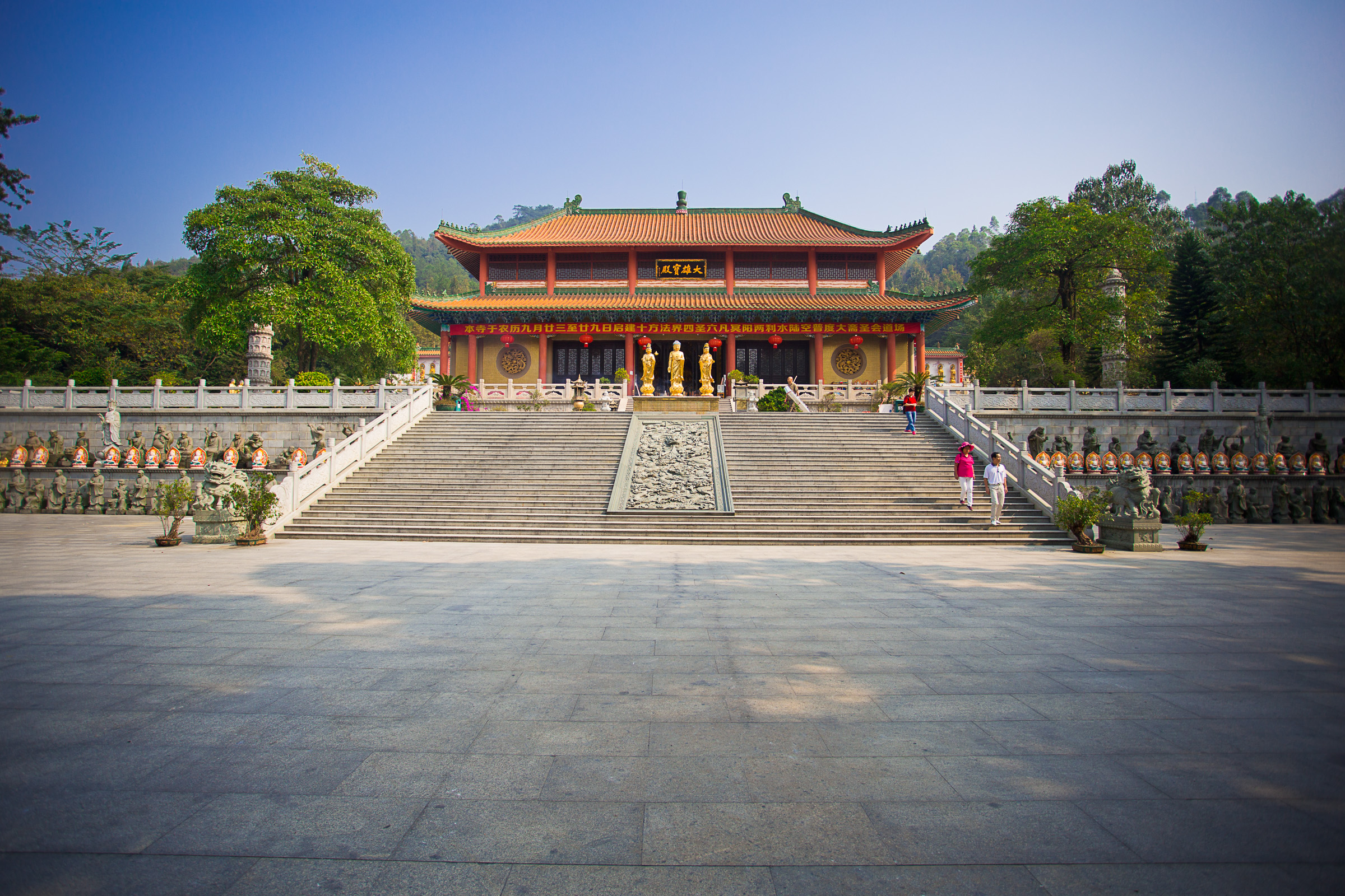 阳山县就有一座粉红色的"北山古寺",始建于明嘉靖年间,属于佛教禅宗南