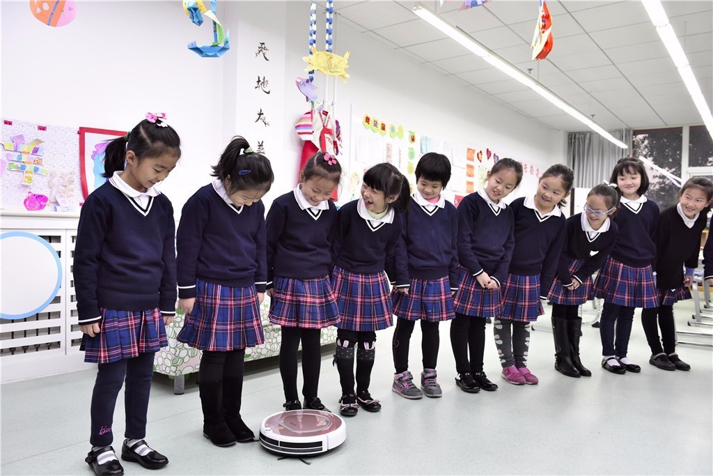 这些绝美校服带你走进白衣飘飘的年代女神制服出镜伴你逛校园热点