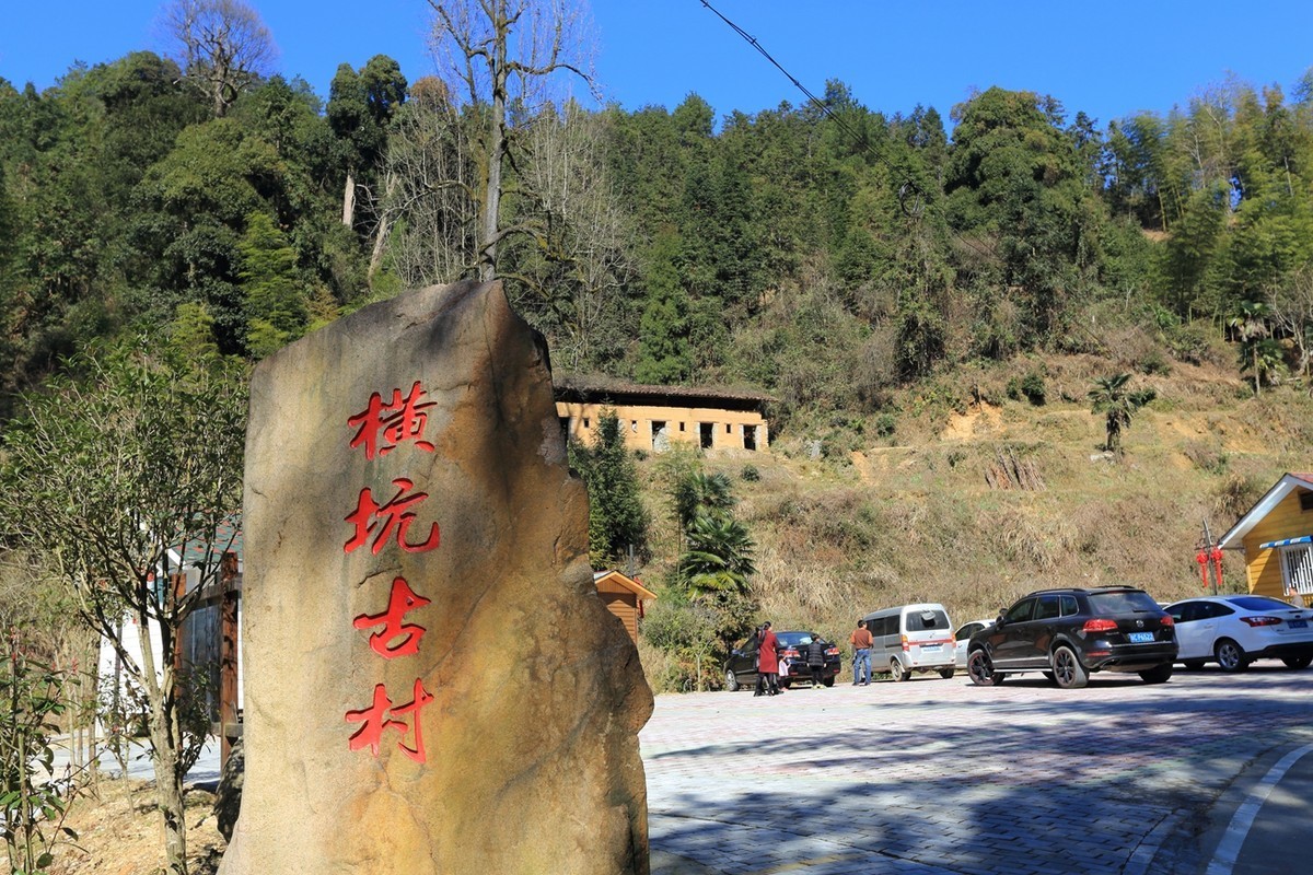 从宁海的黄坛水库出发,往双峰乡方向,过留五扇,横坑古村,到榧坑村后