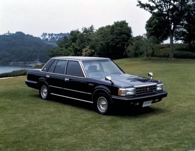 丰田皇冠可以说是,中国第一代私家车"最高档次"代表啦. 90年代